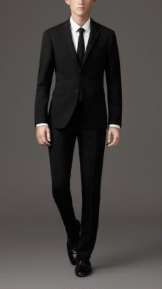 Ejemplo de traje formal negro para hombre